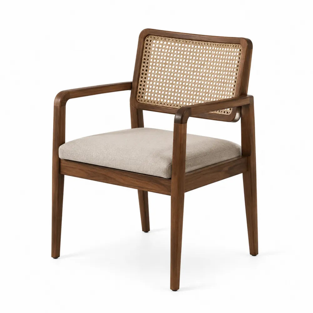 Chaise en bois avec dossier en rotin et assise beige